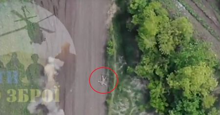 Niesamowite wideo. Rosyjski żołnierz udawał, że nie żyje