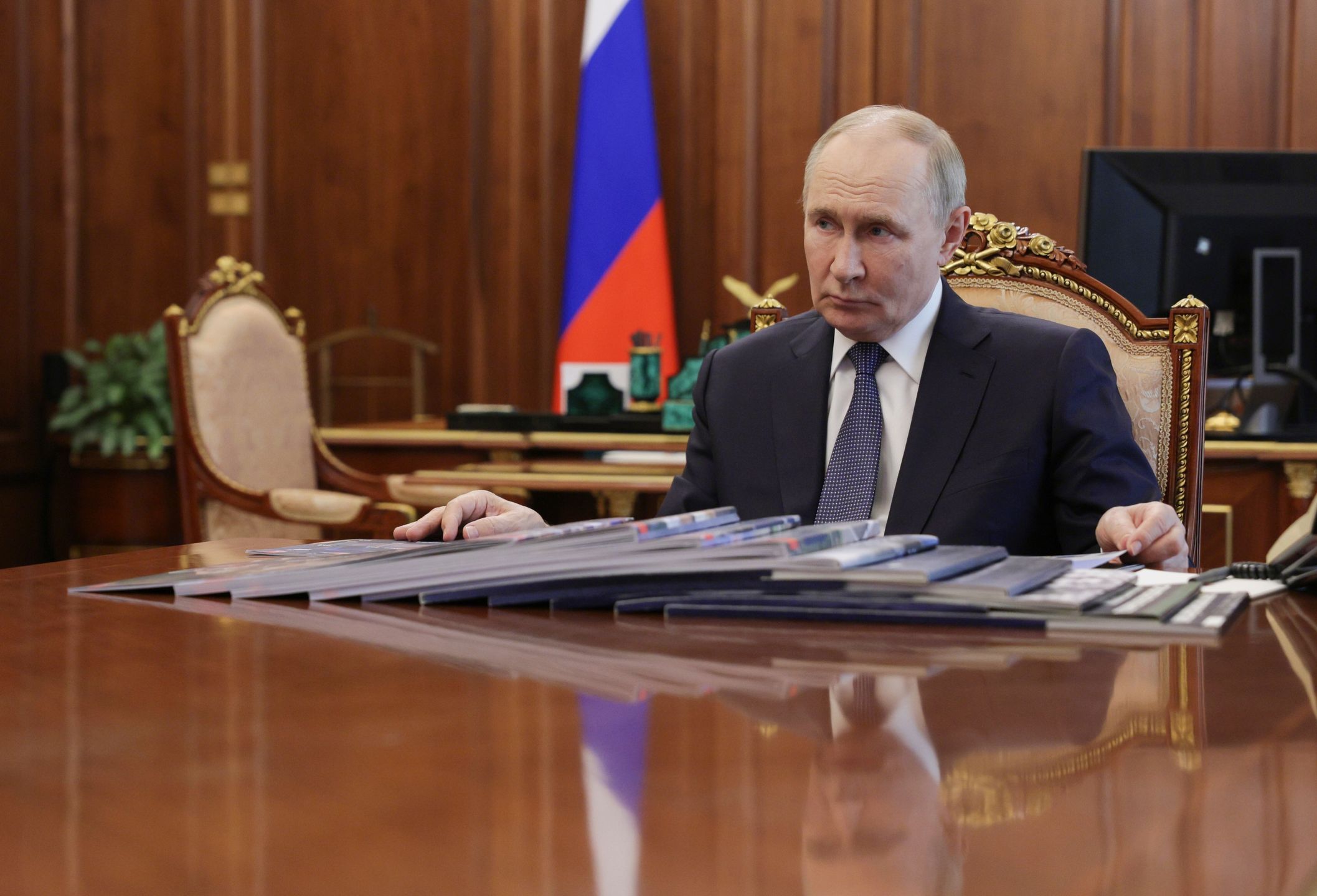 Russian President Vladimir Putin meets with Belgorod Region Governor Vyacheslav Gladkov
epa12232104 Russian President Vladimir Putin meets with Belgorod Region Governor Vyacheslav Gladkov at the Kremlin in Moscow, Russia, 11 July 2025.  EPA/MIKHAIL METZEL / SPUTNIK / KREMLIN / POOL MANDATORY CREDIT 
Dostawca: PAP/EPA.
MIKHAIL METZEL / SPUTNIK / KREMLIN / POOL
government, politics, diplomacy, conflicts, war