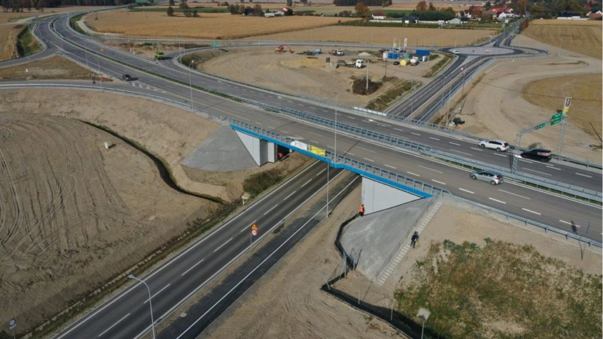 Układ 2+1 później zmienia się w dwupasmówkę