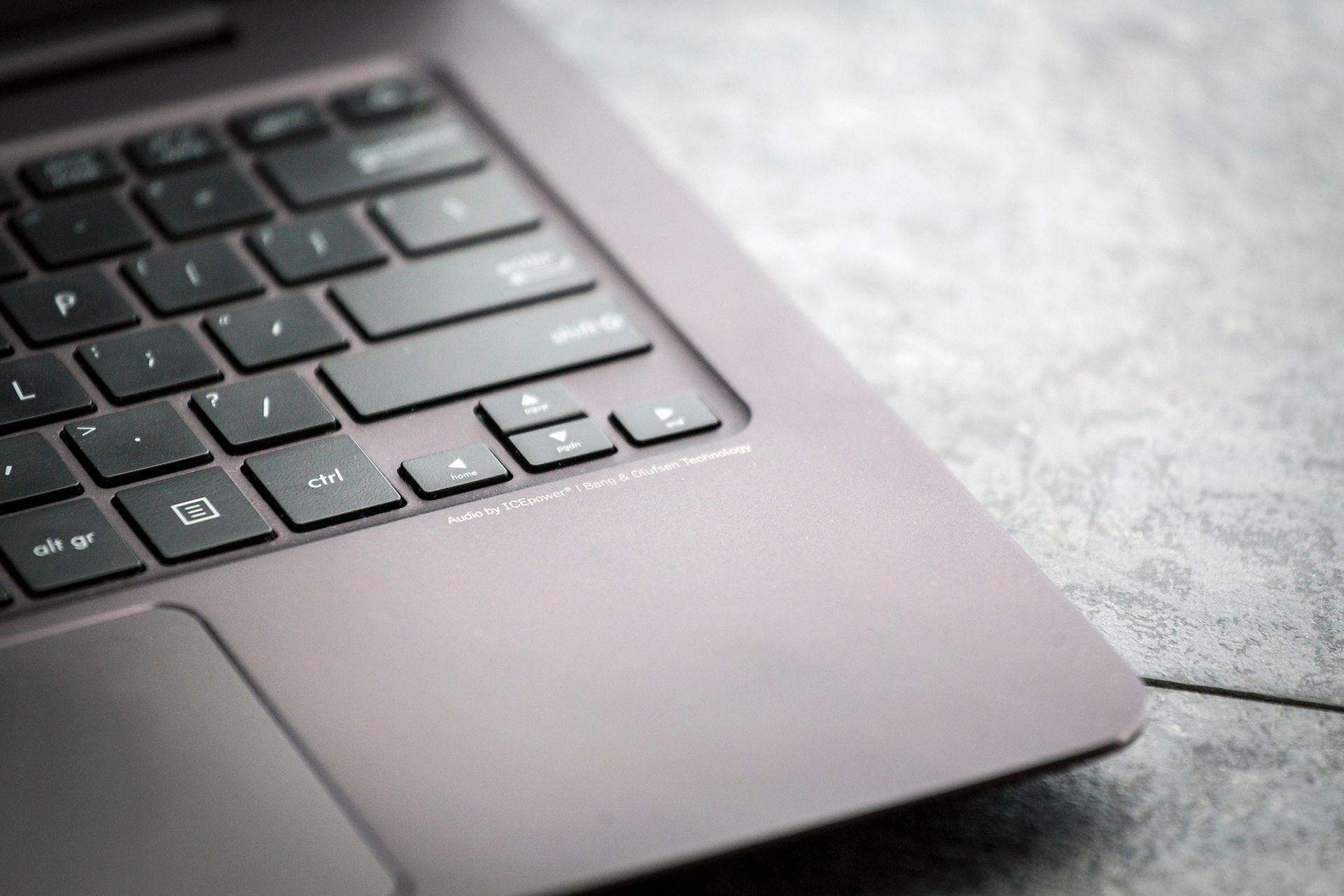 Czy mobilny notebook ASUS ZenBook UX305UA sprawdzi się w produkcji wideo? Sprawdzam w praktyce 9