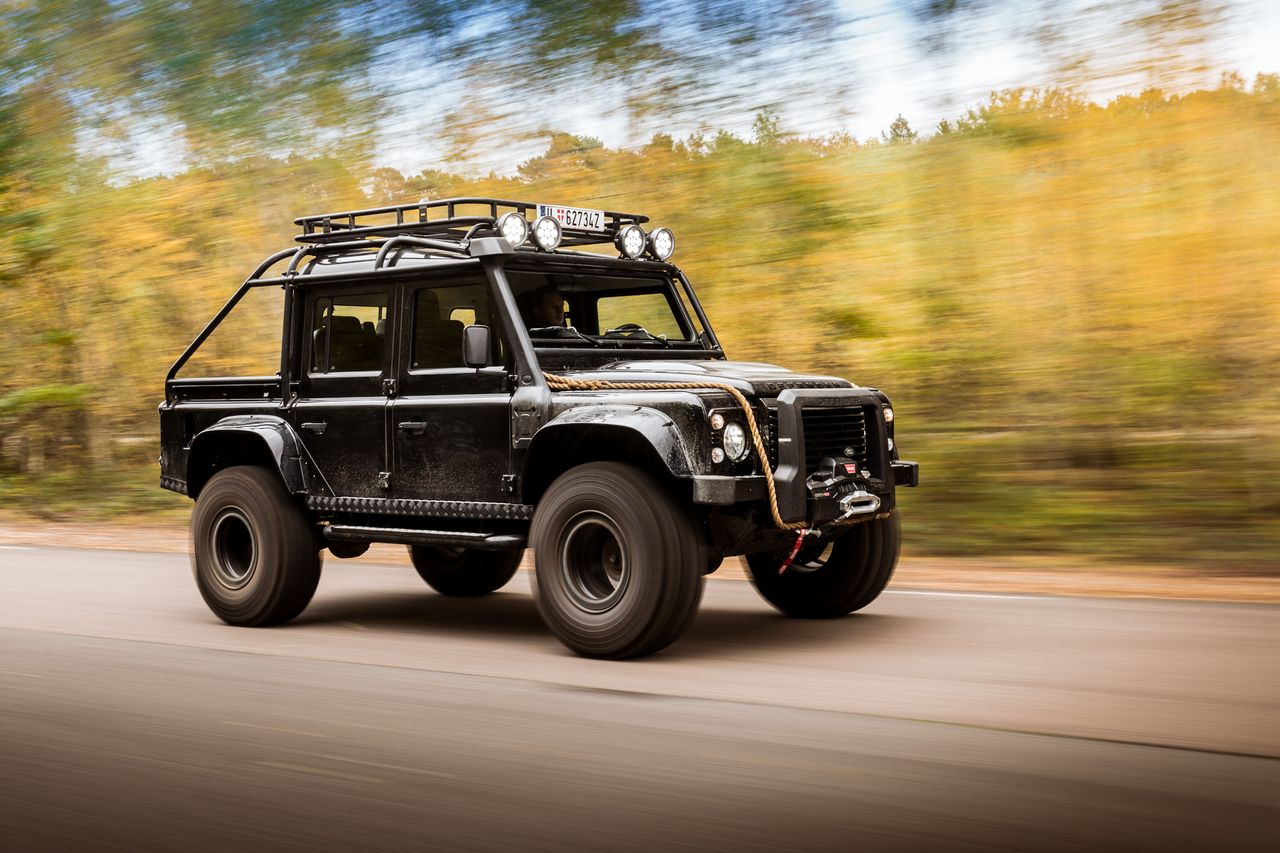 Land Rover Defender 110 007 Spectre (2015)