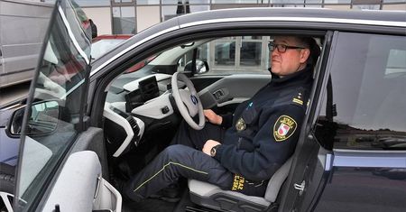 Straż Miejska w Świdniku testuje elektryczne BMW i3 [ZDJĘCIA]