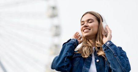 Jak muzyka pomaga zachować zdrową równowagę podczas korzystania z urządzeń cyfrowych