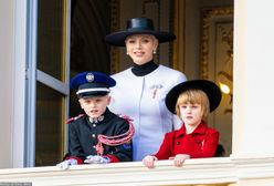 Księżna Charlene opublikowała zdjęcie dzieci w odświętnych strojach. Bliźnięta są przeurocze