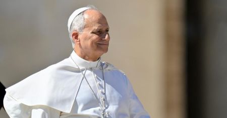 Paryż: Papież wyleciał do Francji. Oczekują go wielkie rzesze