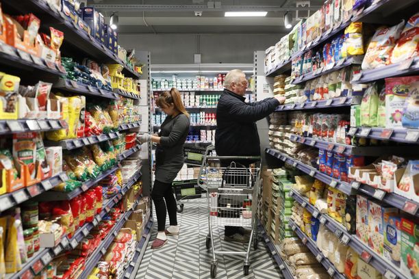 Sklepy mają dość. Tak zakupy robią seniorzy. "To się musi zmienić"