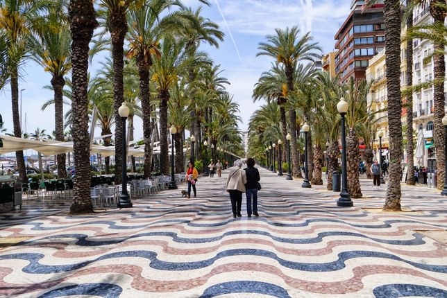 Promenada Explanada to jedno z najbardziej charakterystycznych miejsc w Alicante