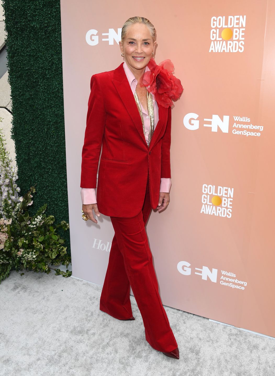 Sharon Stone w złotym szaliku