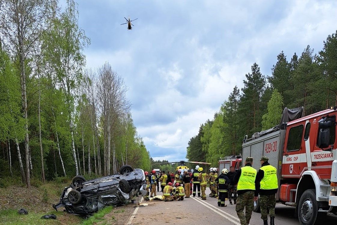 W pięcioosobowym aucie przewoził 10 cudzoziemców. Doszło do tragedii