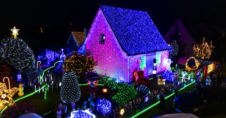 Bajkowy dom w Trzciance zachwyca całą Polskę. Takiej iluminacji jeszcze tu nie było