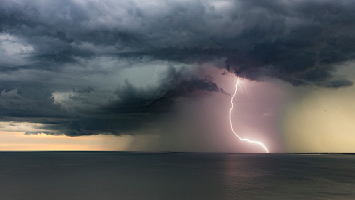 Kobieta została porażona piorunem.