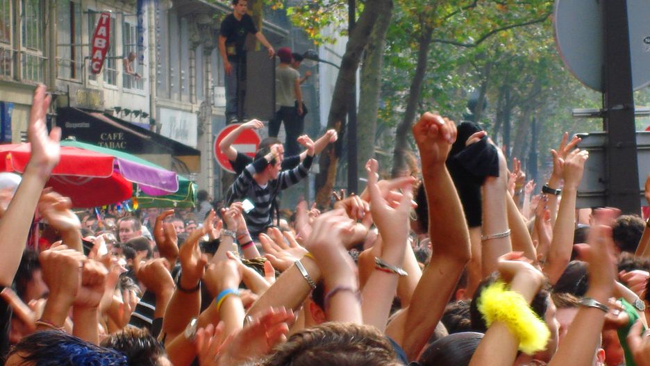 fête, foule, dance, musique, fiesta, joie, plaisir, danser, sauter, techno, parade