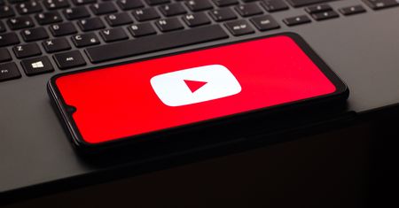 YouTube może dostać interfejs Liquid Glass na iOS-ie