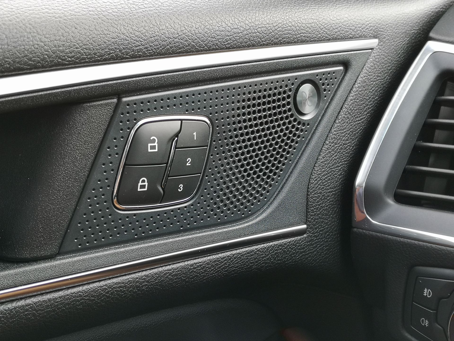 Ford Edge: audio B&O PLAY, wspomaganie parkowania i system Ford SYNC 3 2