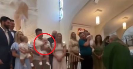 Cały kościół pękał ze śmiechu. Weszli przed ołtarz i się zaczęło
