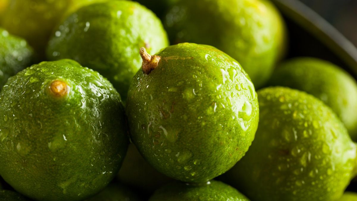 Woda z sokiem z limonki czy cytryny? Napój oczyszcza organizm z toksyn i wspomaga odchudzanie