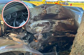 BMW uderzyło w drzewo. Za kierownicą 19-latek. Widać prędkościomierz