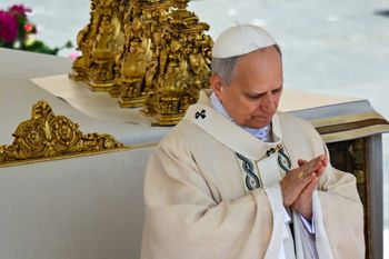Papież spotkał się z ofiarami nadużyć seksualnych. "Znacząca rozmowa"