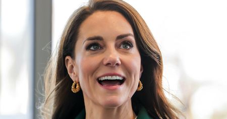 Pokazała klasę. Kate Middleton odświeża "dyplomatkę"
