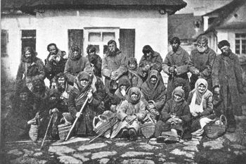 Cherlawi na ciele i umyśle, ale i pośrednicy między niebem a ziemią. Dziady i żebracy w naszej historii