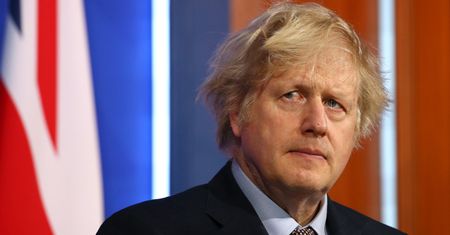 Koronawirus. Boris Johnson chce zaszczepić cały świat do końca 2022 roku