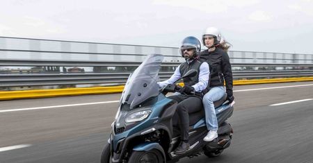 Nowe Piaggio MP3 530 zaskakuje mocą. Wystarczy prawo jazdy kat. B