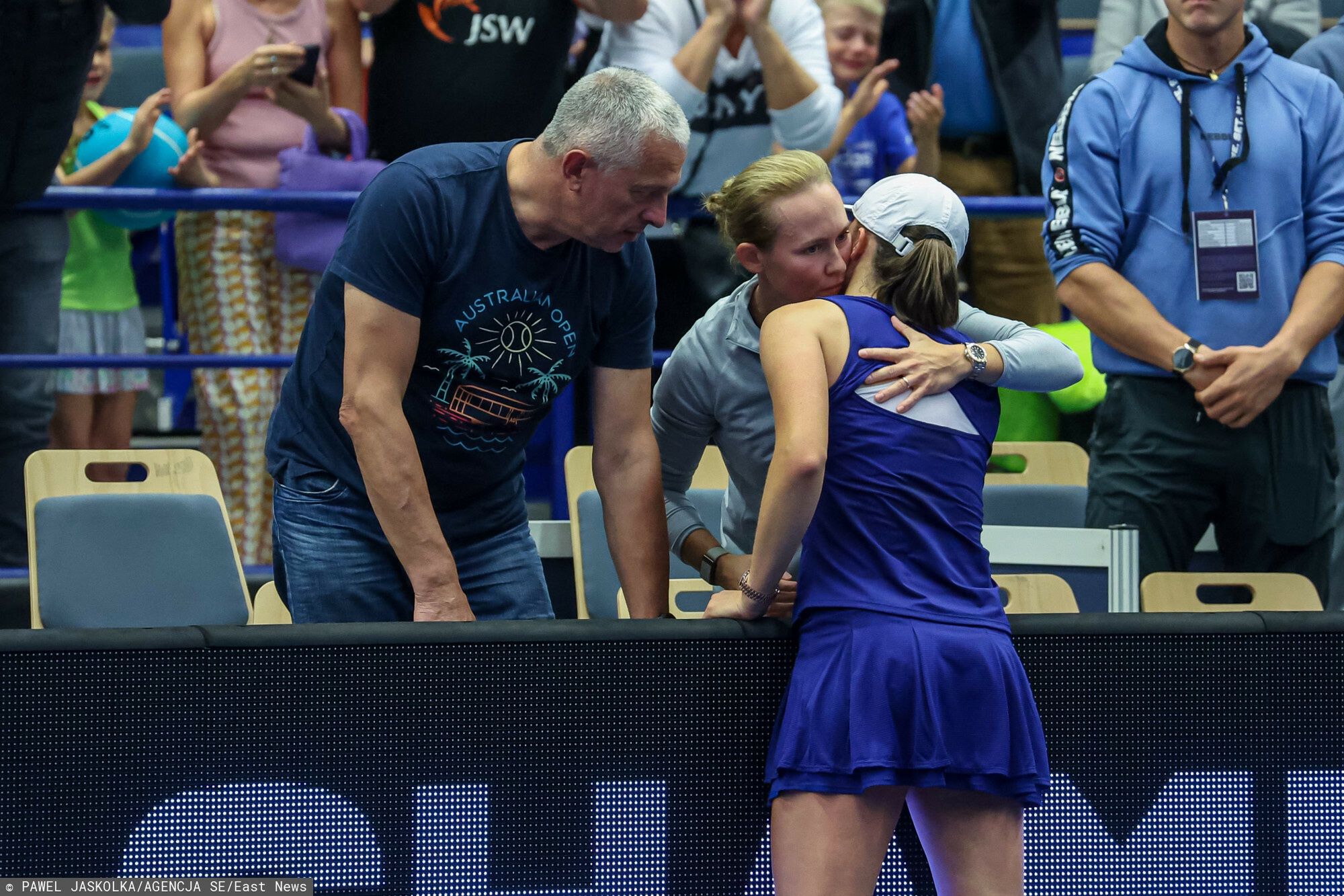 Iga ?wi?tek przegra?a fina? turnieju w OstrawiePHOTO PAWEL JASKOLKA / SUPER EXPRESS
OSTRAVA, CEREMONIA DEKORACJI TURNIEJ TENISOWY AGEL OPEN 2022 WTA500 DEKORACJA PO MECZU FINALOWYM IGA SWIATEK - BARBORA KREJCIKOVA N/Z (L-P) IGA SWIATEK TOMASZ SWIATEK DARIA ABRAMOWICZ
09/10/2022
TENIS CZECHY SWIATEK
WSZYSTKIE ZDJECIA NA HTTP://AGENCJA.SE.COM.PLPAWEL JASKOLKA