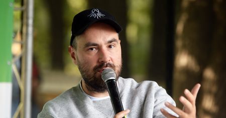 Jakub Żulczyk ostro krytykuje stanowisko MEN ws. protestów