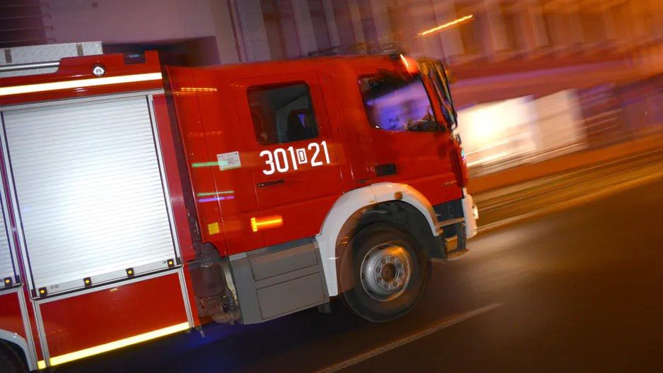 Kryspinów: Zaparkowane auta utrudniały dojazd do wypadku. Apel strażaków