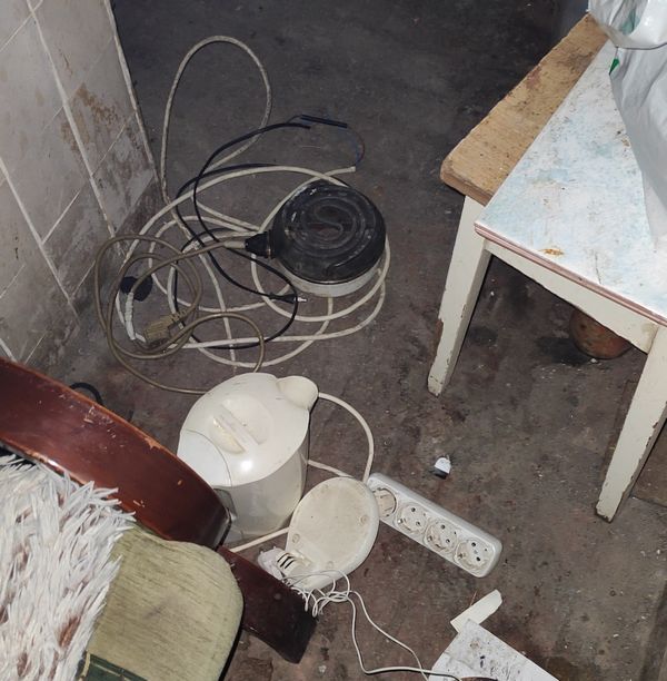 Jest też prąd do ładowania komórek i gotowania na kuchence elektrycznej