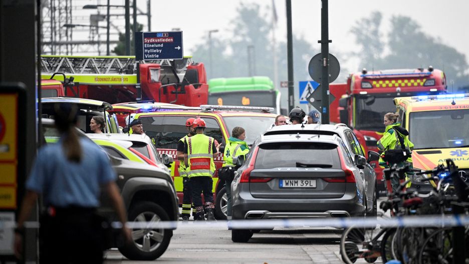 Shooting at Emporia Shopping Center in Malmo
A view of a cordoned off area as emergency personnel work at the scene of a shooting at Emporia Shopping Center in Malmo, Sweden, August 19, 2022.  Johan Nilsson/      ATTENTION EDITORS - THIS IMAGE WAS PROVIDED BY A THIRD PARTY. SWEDEN OUT. NO COMMERCIAL OR EDITORIAL SALES IN SWEDEN.,Image: 715147476, License: Rights-managed, Restrictions: SWEDEN OUT. NO COMMERCIAL OR EDITORIAL SALES IN SWEDEN. 
THIS IMAGE HAS BEEN SUPPLIED BY A THIRD PARTY. IT IS DISTRIBUTED, EXACTLY AS RECEIVED BY REUTERS, AS A SERVICE TO CLIENTS., Model Release: no, Credit line: TT NEWS AGENCY / Reuters / Forum
TT NEWS AGENCY / Reuters / Forum
crime,, law, and, justice, category_code_europ, category_code_crim, category_code_crime, category_code_law and justice