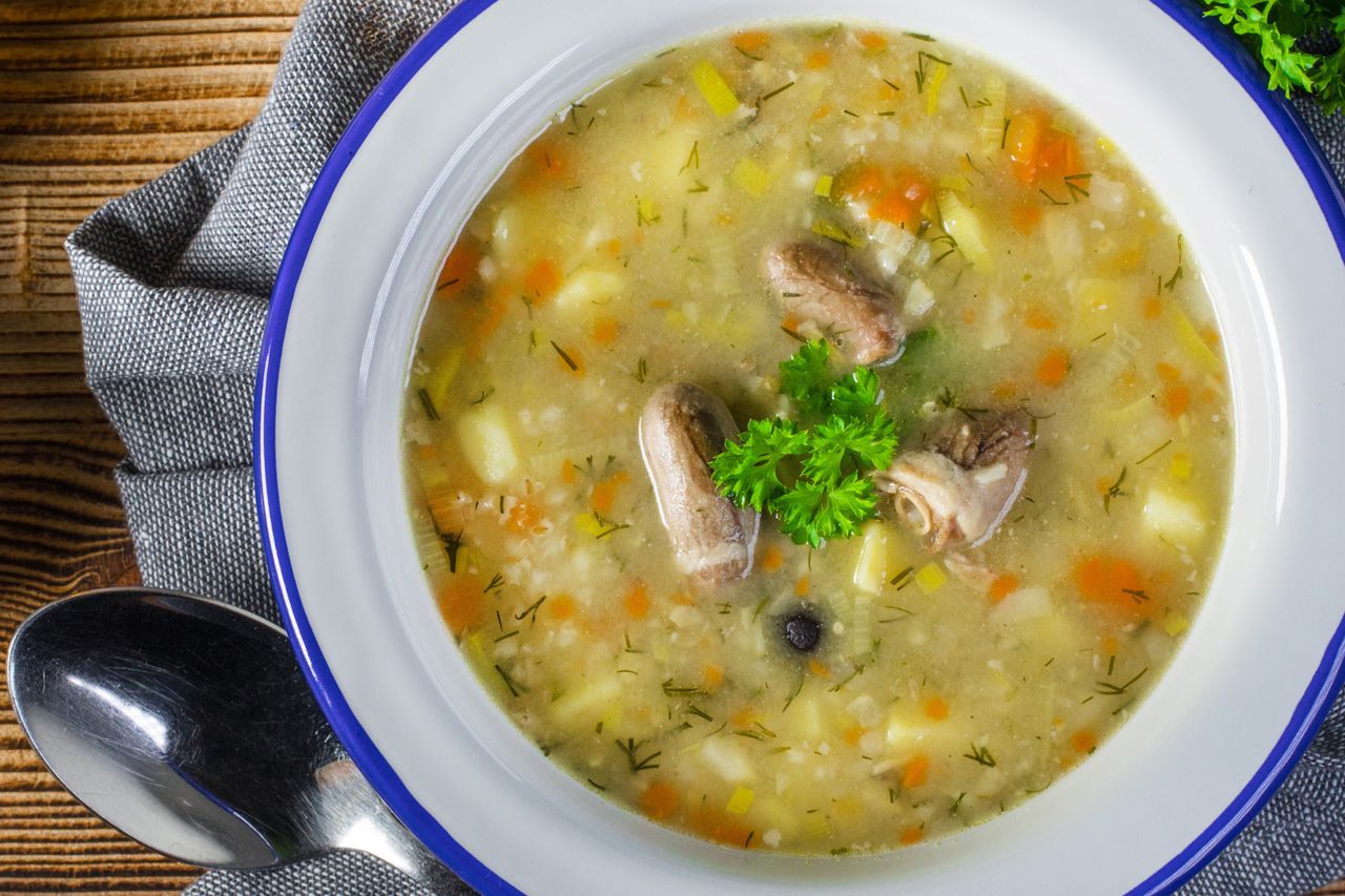 Z tym składnikiem krupnik nie wychodzi mdły. Nawet babcia zrobi wielkie oczy