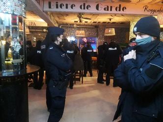 Otwierał klub pomimo zakazu. Właściciel pubu z zarzutami popełnienia czterech przestępstw