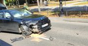 Warszawa: Zderzenie BMW z autem świadczącym usługi przewozu osób przed KPRM
