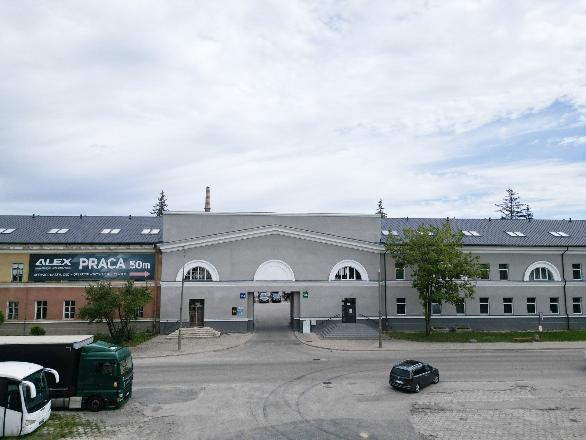 Fasty to miasto w mieście. Rozciągają się między szosą Ełcką oraz ulicami Przędzalnianą i Produkcyjną. Do dziś stoją tu dawne hale fabryczne, ciepłownia, warsztaty czy wieża ciśnień