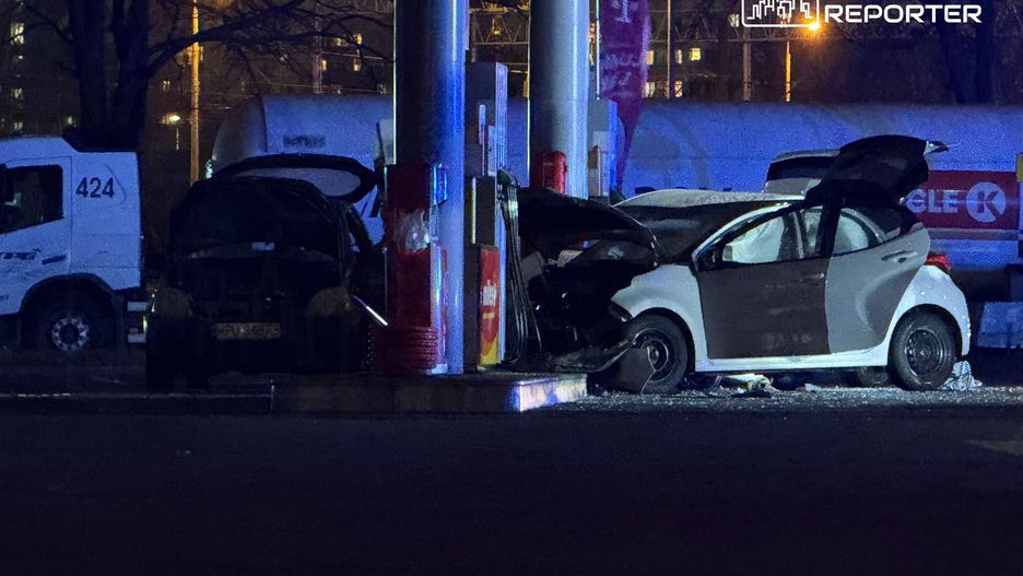 Samochód wjechał w stację benzynową