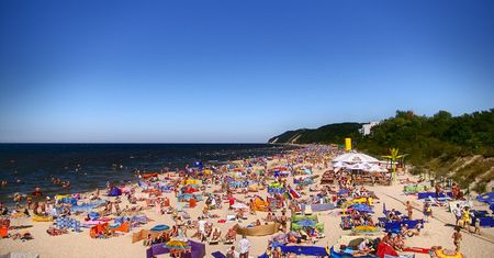 Koszmarne zachowanie turystów nad polskim morzem. "Dam radę, potrzymaj mi piwo"