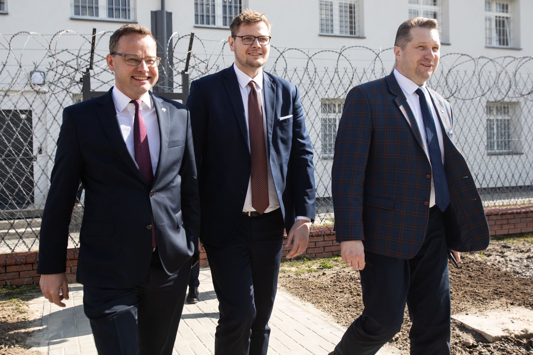 odczas podpisania umowy Sluzby Wieziennej z Katolickim Uniwersytetem Lubelskim na prowadzenie studiow dziennych dla osadzonych .
Fot. Jakub Orzechowski / Agencja Wyborcza.pl
Fot. Jakub Orzechowski / Agencja Wyborcza.pl
areszt sledczy w lublinie, areszt, wiezienie, sluzba wiezienna, studia, studia kul, kul, katolicki uniwersytet lubelski, otwarcie, podpisanie umowy, umowa, sw, krata, kraty, wolnosc, drut kolczasty, plot, ogrodzenie, /FR/