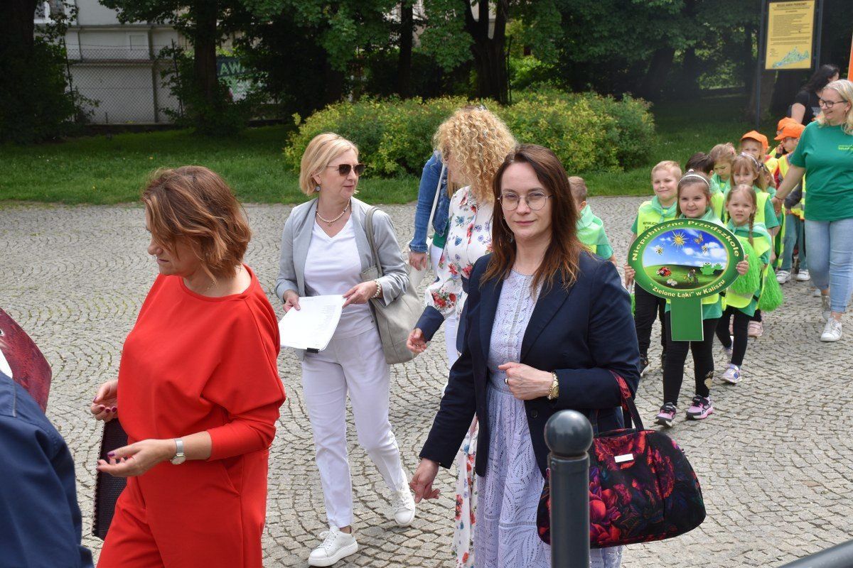 2.06.2025 r. Korowodem, który przemaszerował sprzed baszty Dorotki pod kaliski ratusz rozpoczął się Kaliski Tydzień Zdrowia