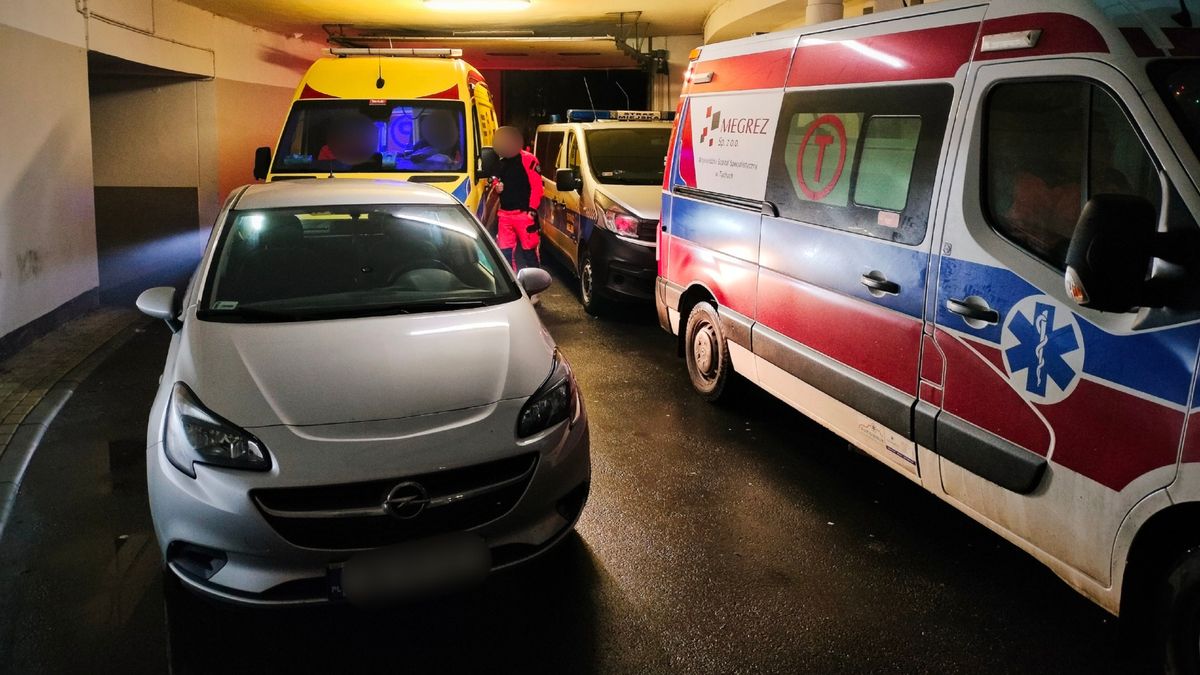 Całkowicie zablokował podjazd karetek.