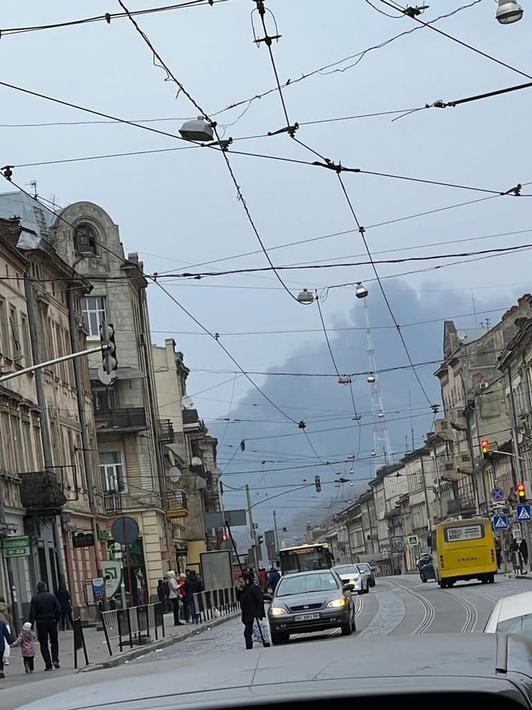 Co jakiś czas w mieście słychać wybuchy