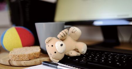 Dzieci spędzają coraz więcej czasu w internecie. Wnioski z najnowszych badań są alarmujące