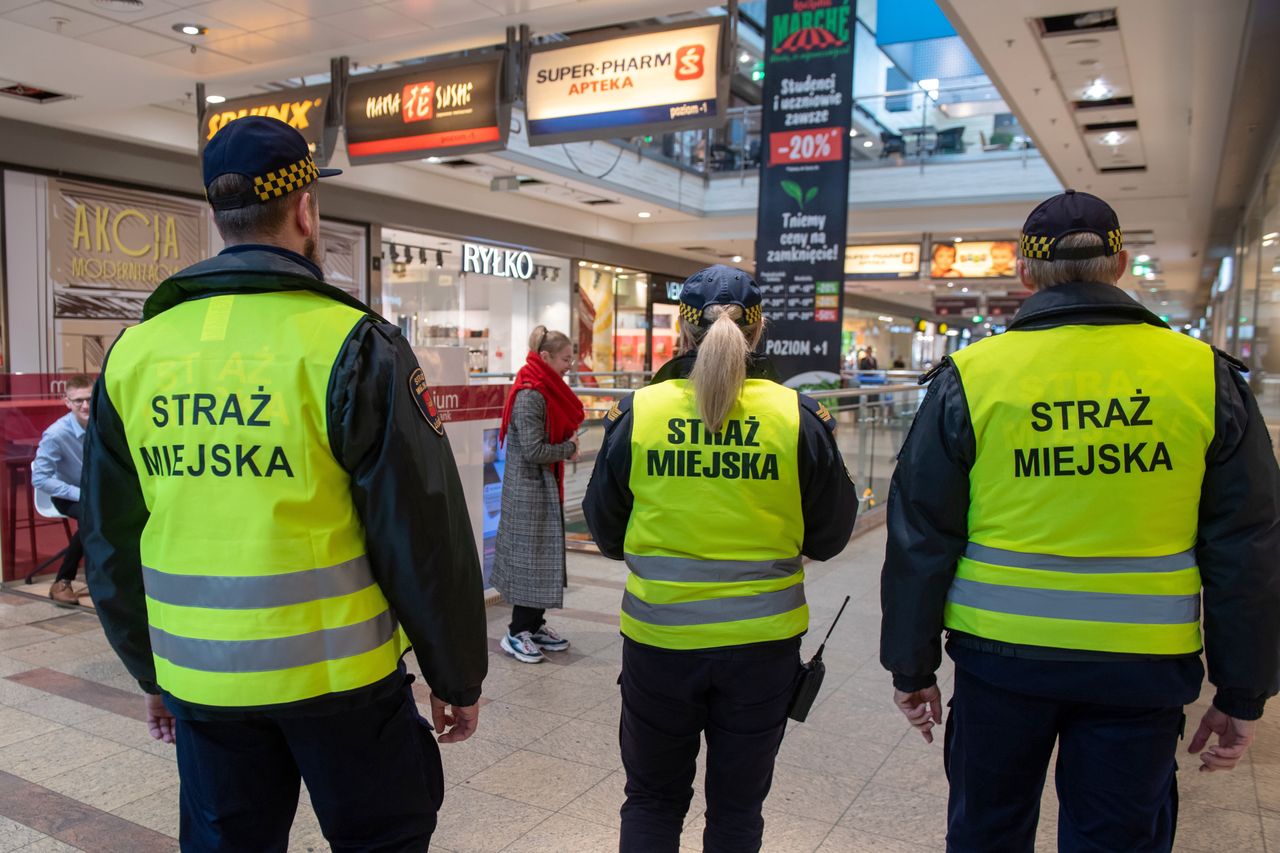 Polacy wrócą do galerii handlowych. Główny cel? Ubrania i buty