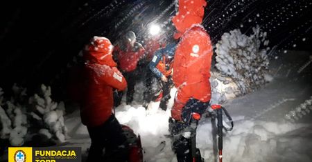 Tatry. Turyści utknęli na szczycie. Musieli przeżyć noc na mrozie