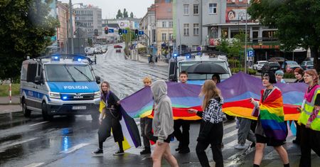 Incydent na Paradzie Równości. Policjant jechał na sygnale