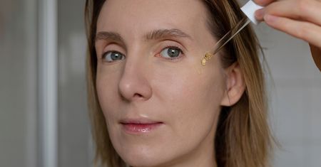 Retinol – efekty uboczne i pożądane, stosowanie i środki ostrożności