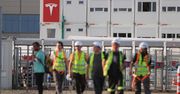 Tesla sprawdza pracowników na L4. Menedżerowie nachodzą ich w domu