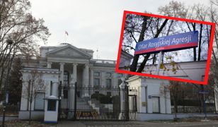 Symboliczna zmiana przed ambasadą Rosji