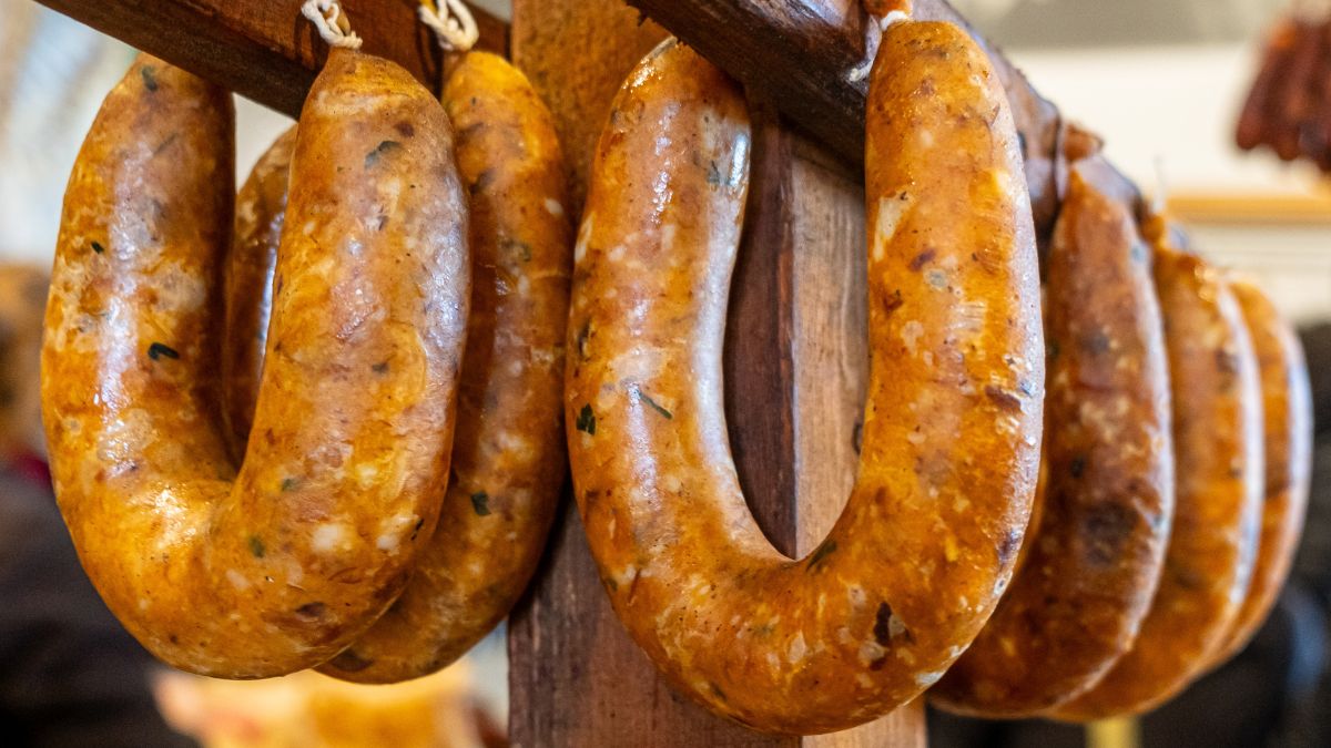 Tradycyjna wędzona kiełbasa z Portugalii