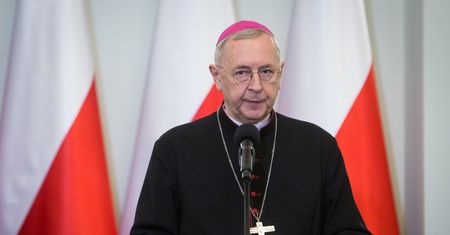 "Nie jestem eksperymentem i produktem". Ostra reakcja na słowa abp. Gądeckiego